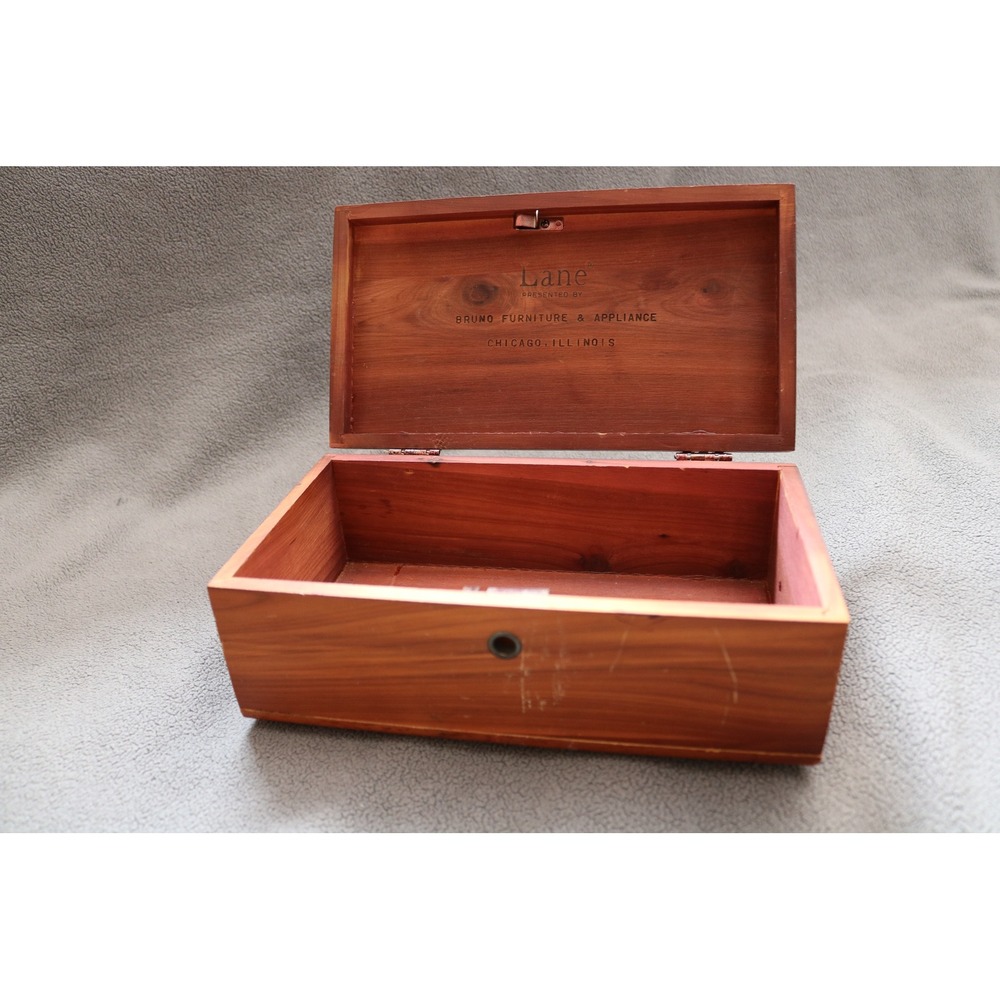 LANE Vintage Cedar Chest Keepsake Box Unisex Brown Wood Bruno Furniture Chicago
